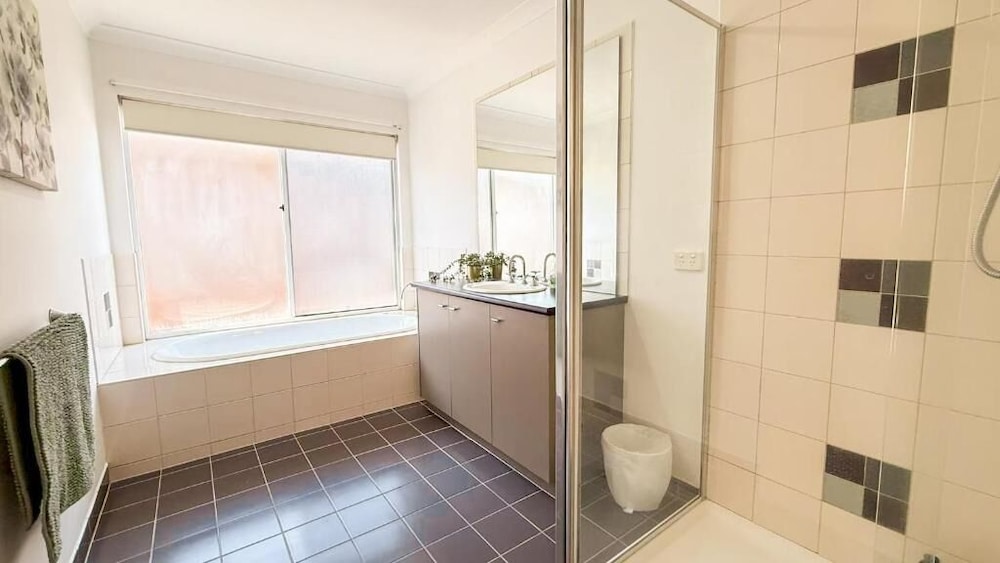 StayAU Family Haven Pet-Friendly