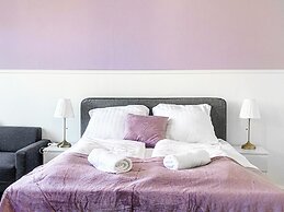 Fabulous 3BR Apt Near AKH For Groups