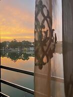 Serene Lakeside Homestay