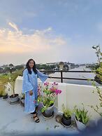 Serene Lakeside Homestay
