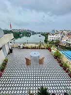 Serene Lakeside Homestay