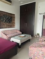 Serene Lakeside Homestay