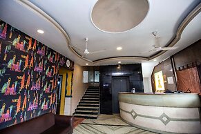 Hotel Saravanaa Boarding & Lodging