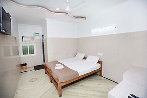 Hotel Saravanaa Boarding & Lodging