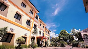 Tripletree Ciptaningati Culture Hotel