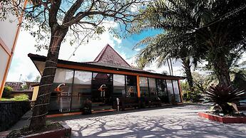 Tripletree Ciptaningati Culture Hotel