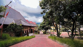 Tripletree Ciptaningati Culture Hotel