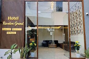 Revelon Grand Hotel