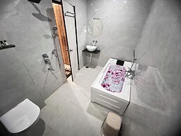 Revelon Grand Hotel