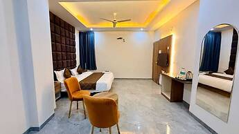 Revelon Grand Hotel