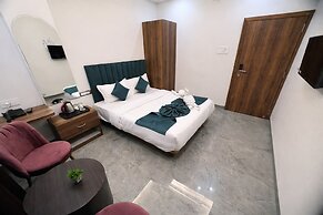 Revelon Grand Hotel