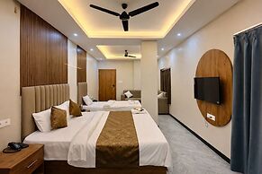 Revelon Grand Hotel