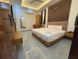 Revelon Grand Hotel