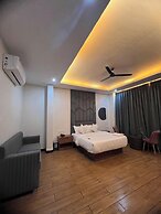 Revelon Grand Hotel