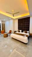 Revelon Grand Hotel