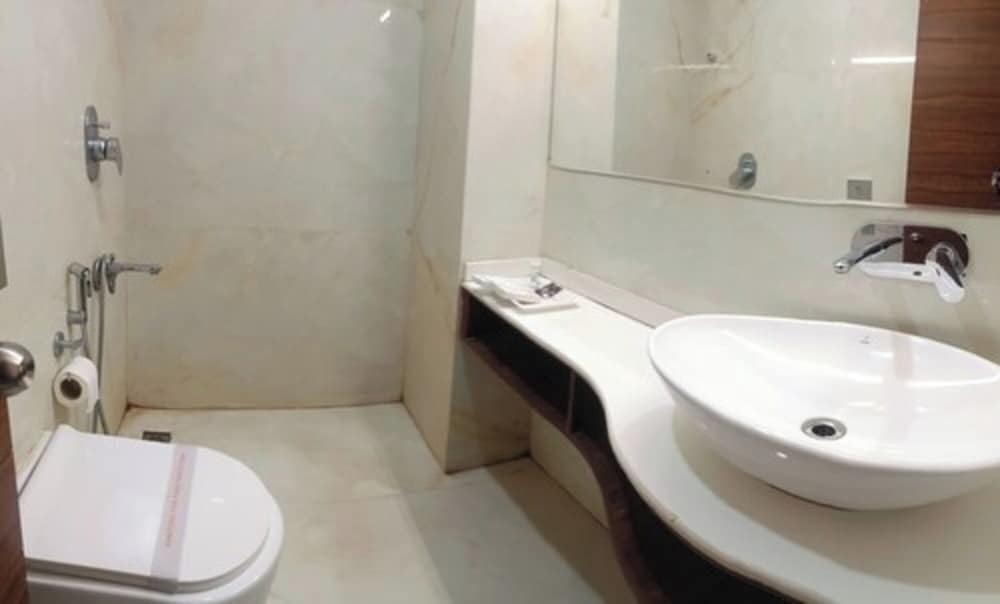 Kingston House Vibhutikhand
