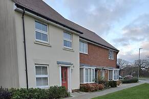 House - Sleeps 6 & Parking
