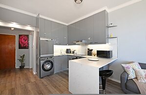 Modern Two Bed Central Green Point Stadium
