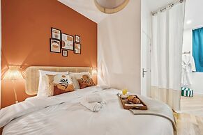 Chic 1BR by Hotel de Ville & The Louvre