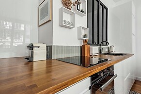 Chic 1BR by Hotel de Ville & The Louvre