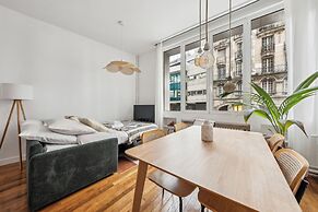 Chic 1BR by Hotel de Ville & The Louvre