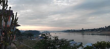 Houayxai Riverside Phonevichith Hotel