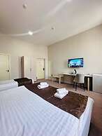 City Hotel