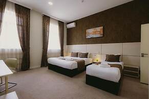 City Hotel