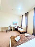 City Hotel