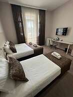 City Hotel