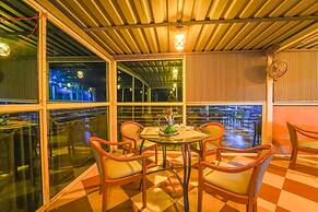 Hotel Silver Leaf