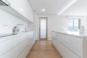 Horizonte Completo II by Atlantic Holiday