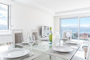 Horizonte Completo II by Atlantic Holiday