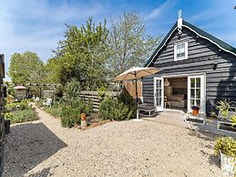 Modern Holiday Home in Vrouwenpolder
