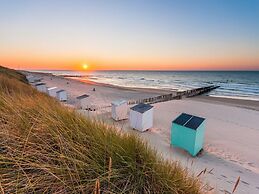 Modern Holiday Home in Vrouwenpolder