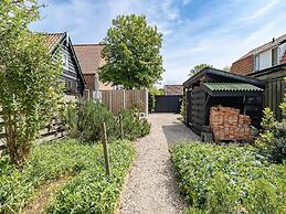 Modern Holiday Home in Vrouwenpolder