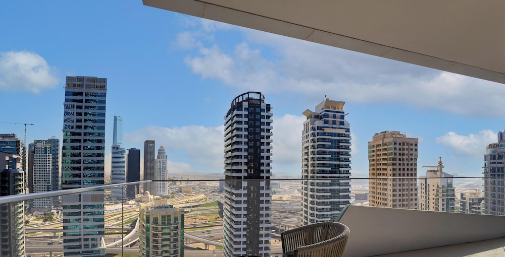LUX The Dubai Marina Skyline Suite 2