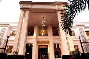 The shark inn Residency