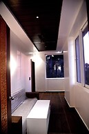 The shark inn Residency
