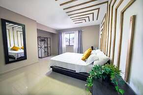 5BR by Lleras Park w Arcade & Foosball