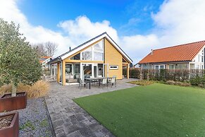 Comfortable Family Home on the Beach