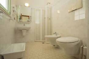 Hotel Dover Rooms & Coffee - Adults Friendly