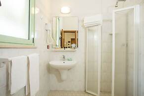 Hotel Dover Rooms & Coffee - Adults Friendly