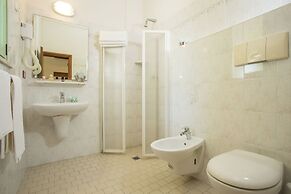 Hotel Dover Rooms & Coffee - Adults Friendly