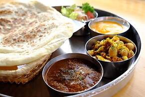 world curry house spice road