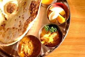 world curry house spice road
