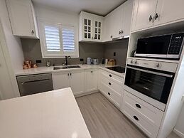 The Palms - Beach Retreat With Pool, Garden, BBQ