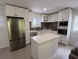 The Palms - Beach Retreat With Pool, Garden, BBQ
