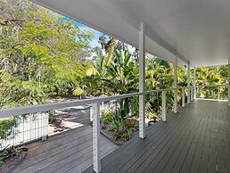 The Palms - Beach Retreat With Pool, Garden, BBQ