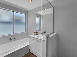 Spacious 3-bed Home in Leafy Yokine